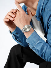 Load image into Gallery viewer, NAVIFORCE Silver Prestige Men's Stainless Steel Watch NF9291