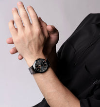 Load image into Gallery viewer, Black wristwatch 
