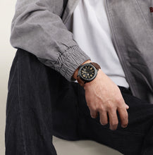 Load image into Gallery viewer, Naviforce 8078 Gold-accented marker Man&#39;s wrist watch
