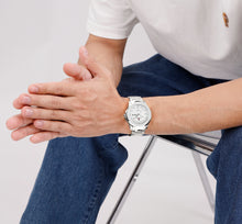 Load image into Gallery viewer, Naviforce 9244 - Bold Silver Stainless steel Man&#39;s Wrist Watch
